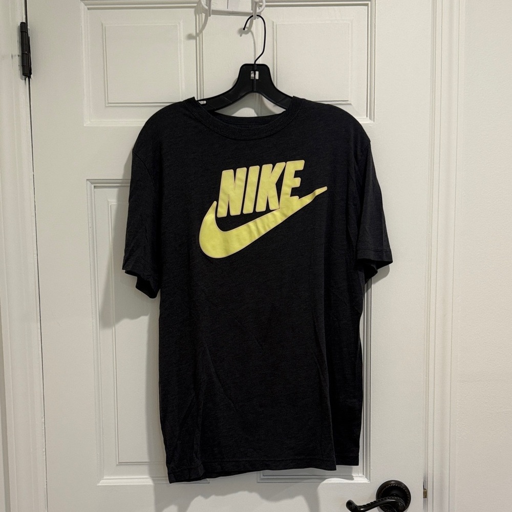 Nike Black and Yellow Short Sleeve Tee